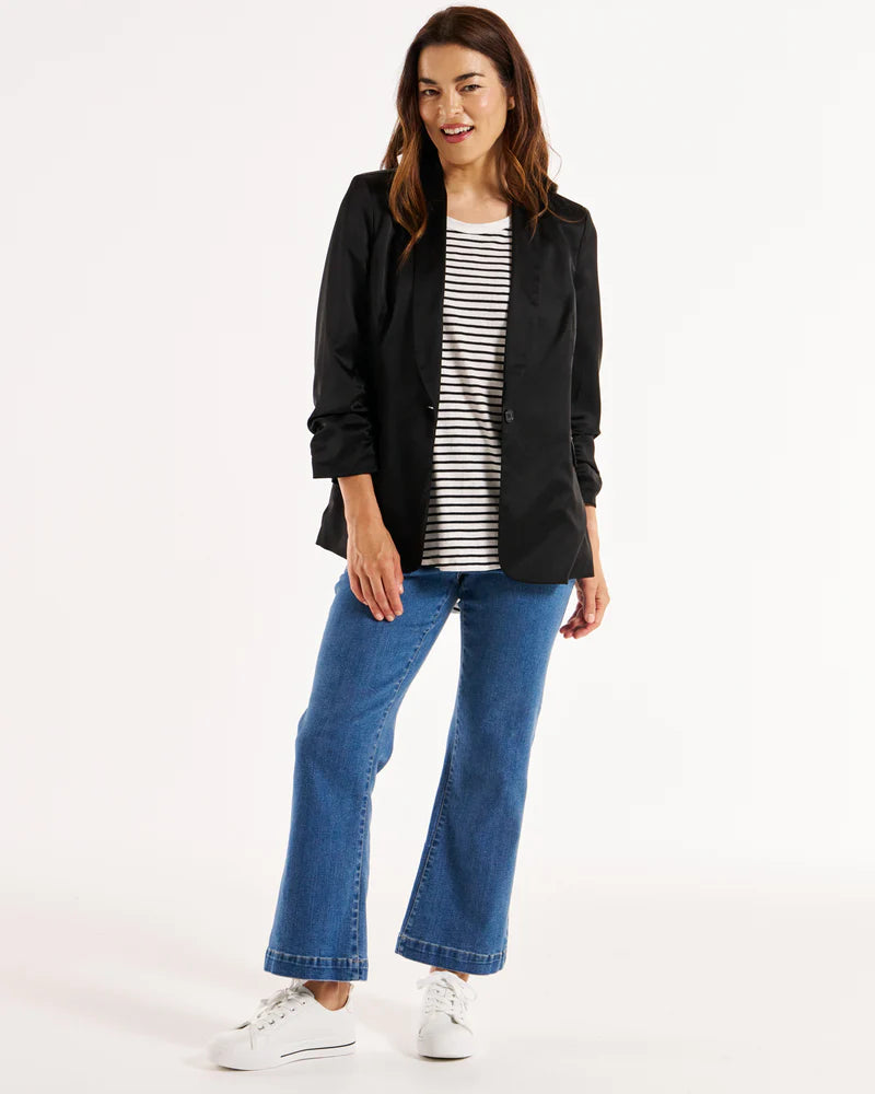 BETTY BASICS JAYDE SATIN BLAZER BLACK Women's Trendy Jacket